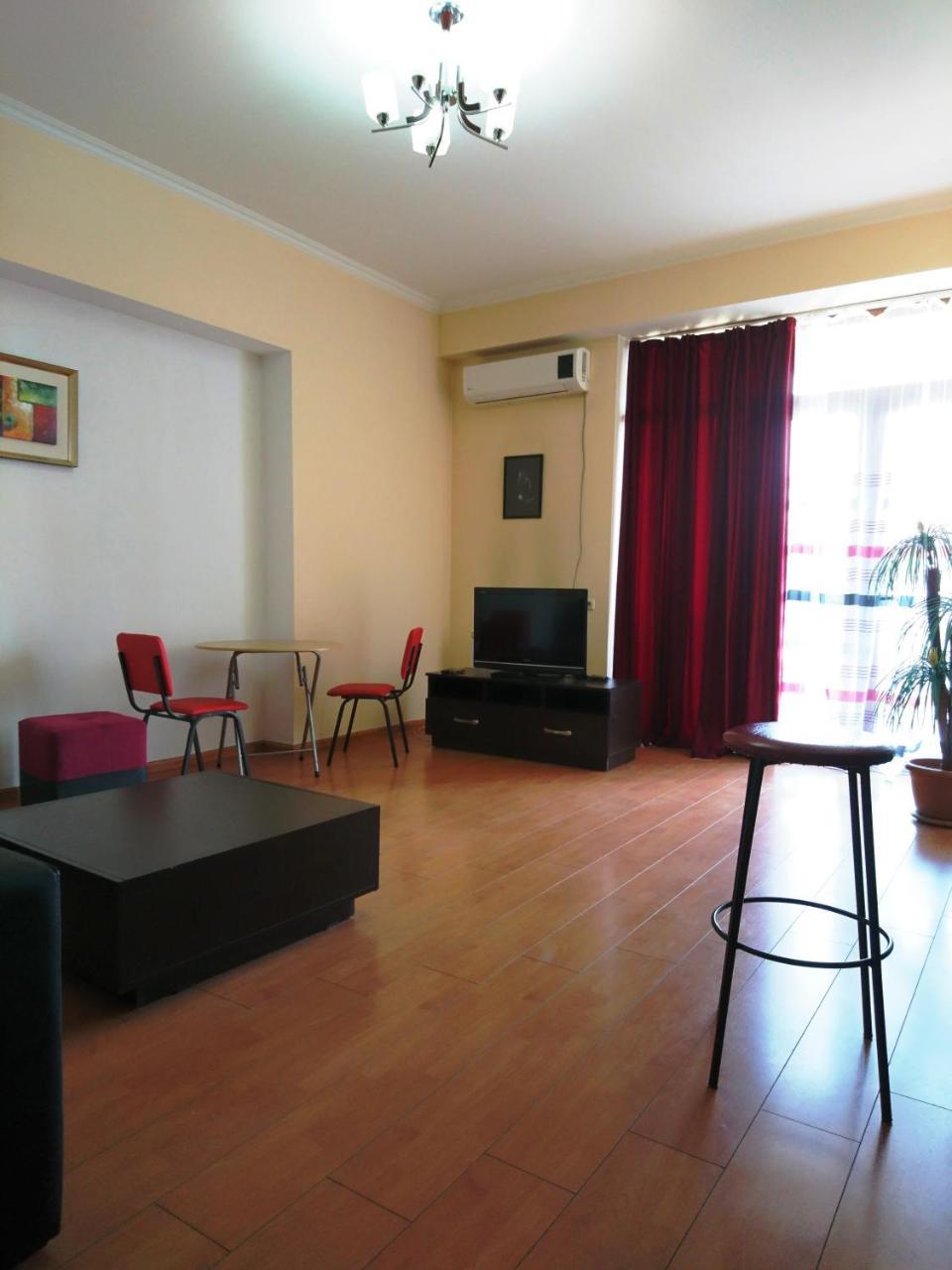 Luxury Apartment In The Centre Of 예레반 외부 사진