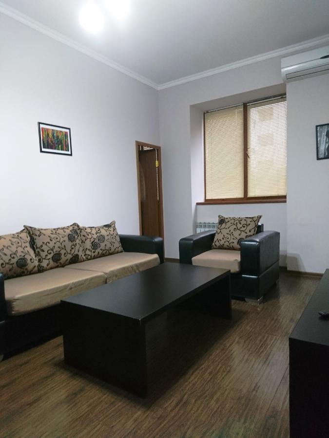 Luxury Apartment In The Centre Of 예레반 외부 사진